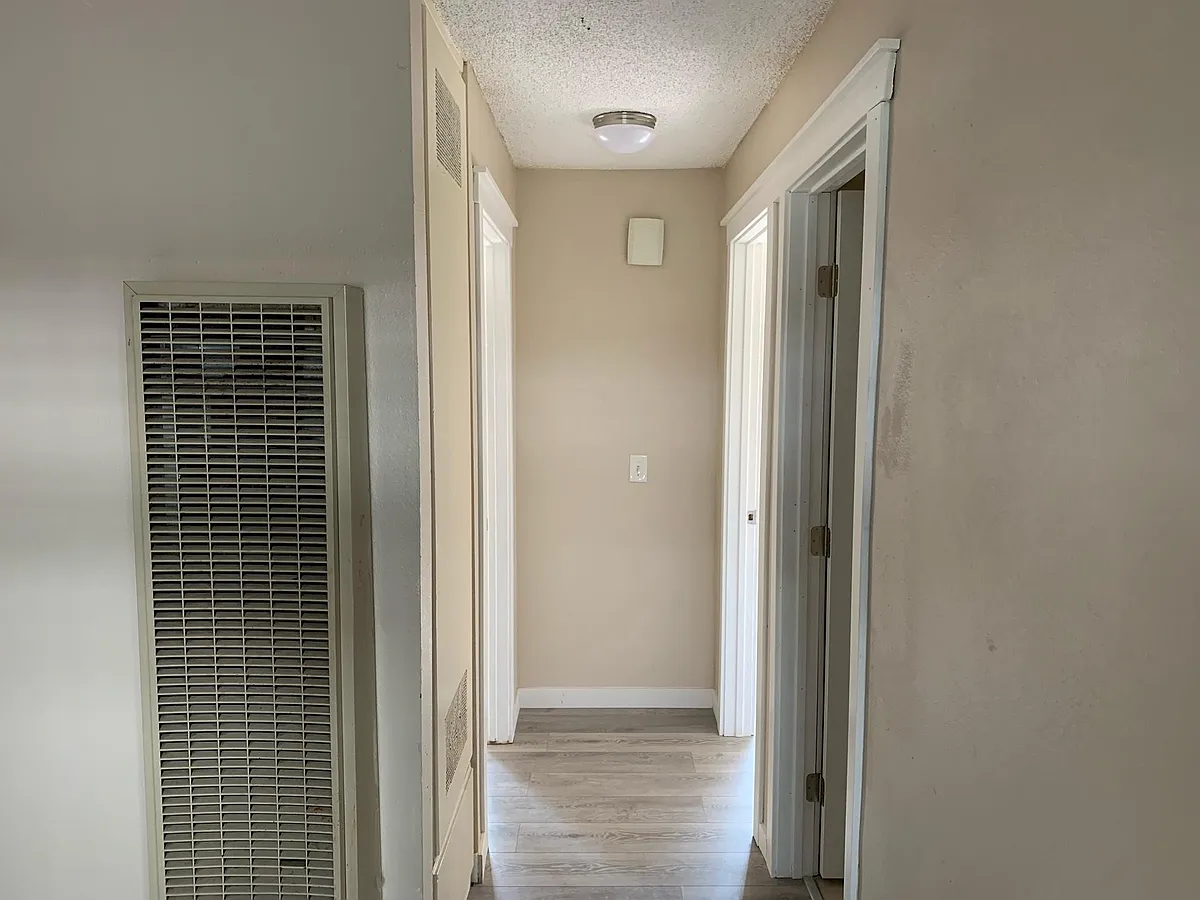 Building Photo - 6060 Fayette St #4