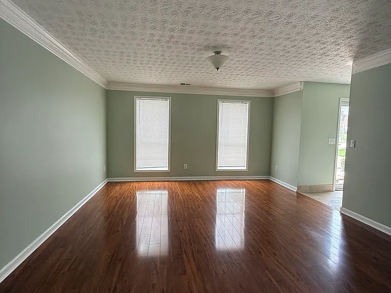 755 Tara Bnd — Photo 4