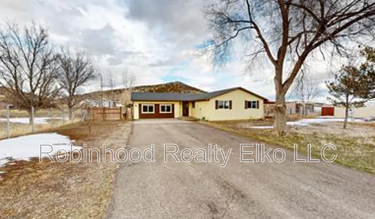 778 Lamont Dr — Photo 2