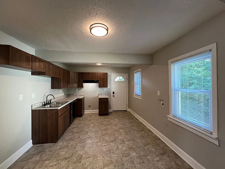 529 Rosewood Ave — Photo 2