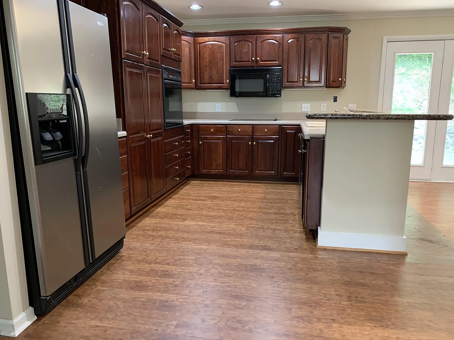 3 bed, 1600 sqft, $2,433 — Photo 4