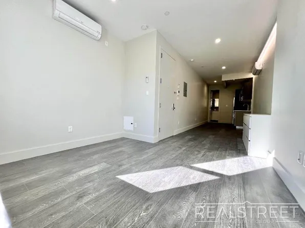 277 Linden Street image 3 of 6