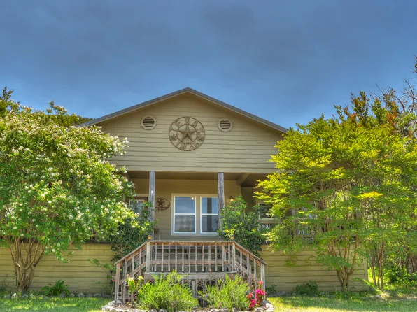 211 Roy Chisum Rd, Leakey, TX 78873