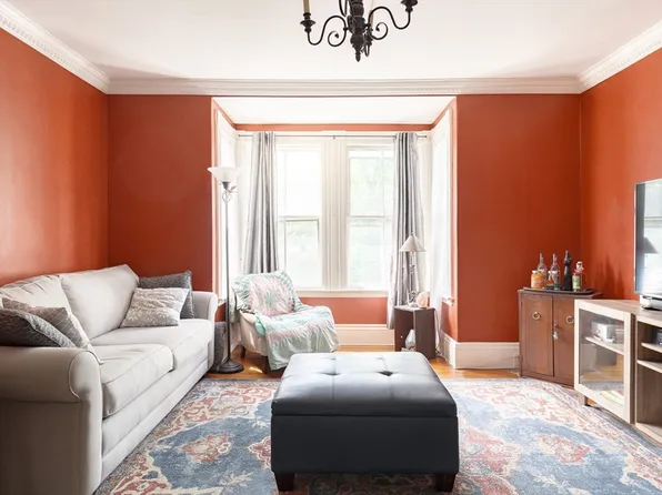 327 Lafayette St APT 2, Salem, MA 01970