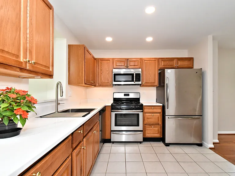 2489 Hillendale Dr — Photo 14