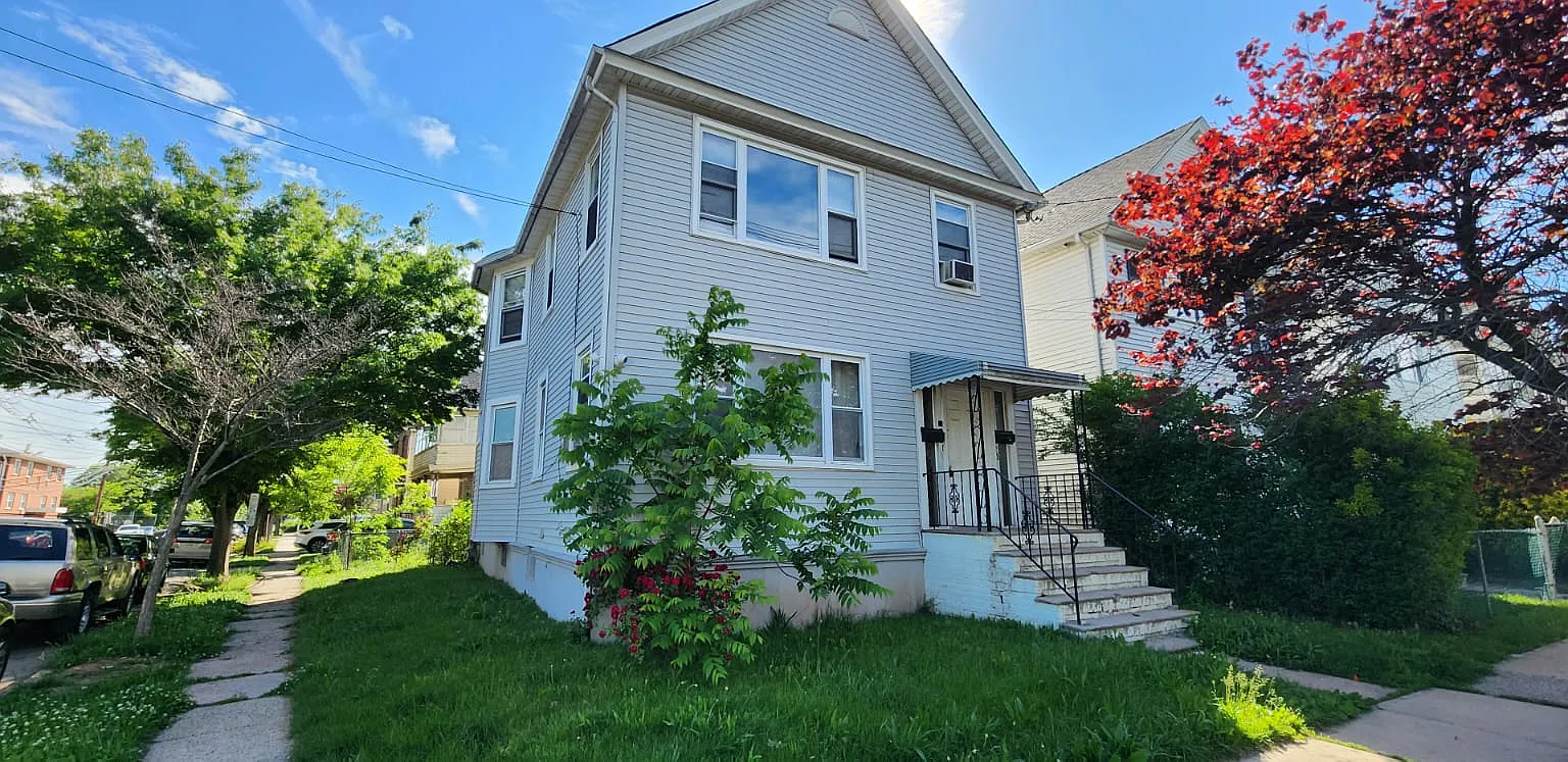 3 bed, $2,600 — Photo 1