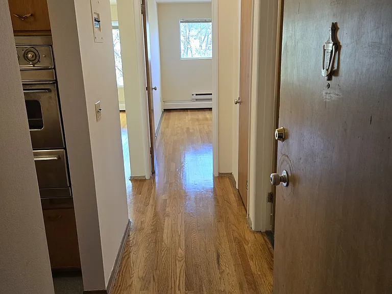 Queens Oaks — Photo 12