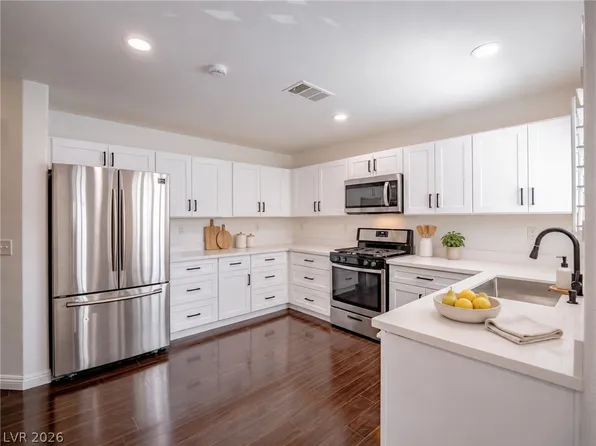 6524 Roundstone Bog Ave, Las Vegas, NV 89139
