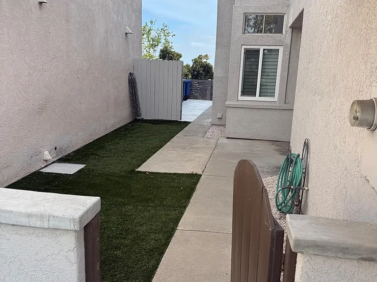 1641 Wesley Way — Photo 3
