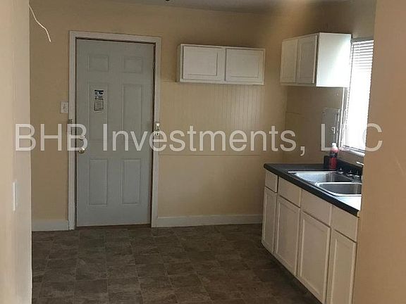3rd image of 3302 N Whittier Pl