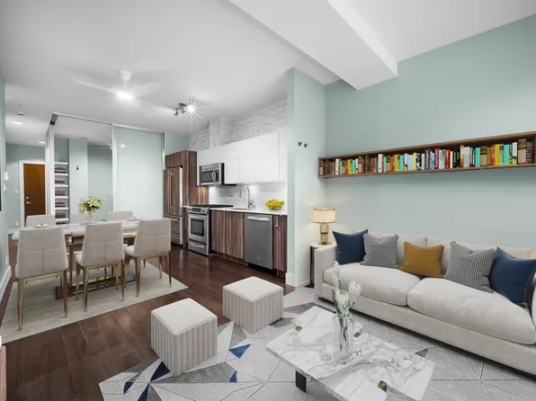 2250 Commercial Dr #208, Vancouver, BC V5N 5P9