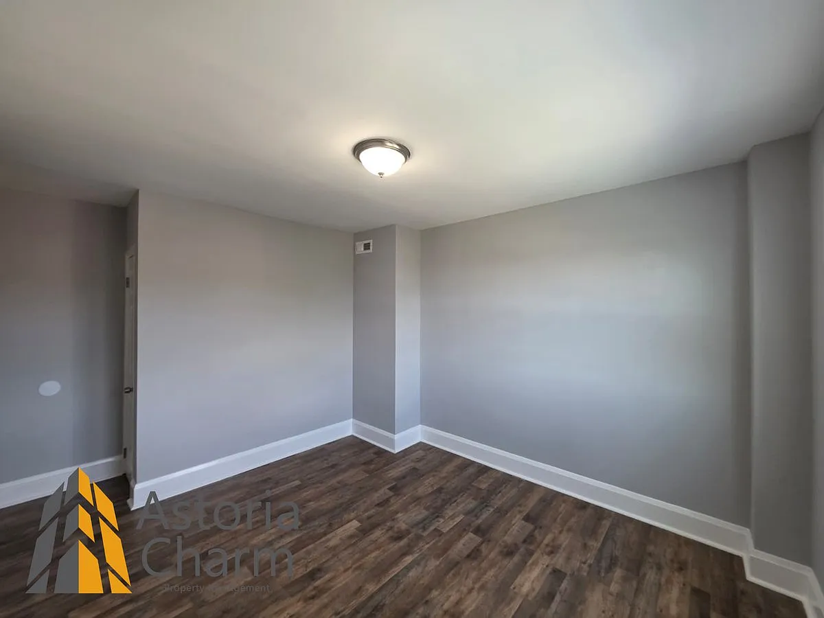 1015 Lyndhurst St - 1015 Lyndhurst St — Photo 2
