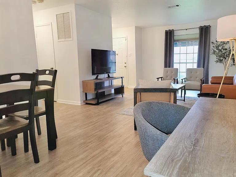 1145 Sunmeadow Dr — Photo 7