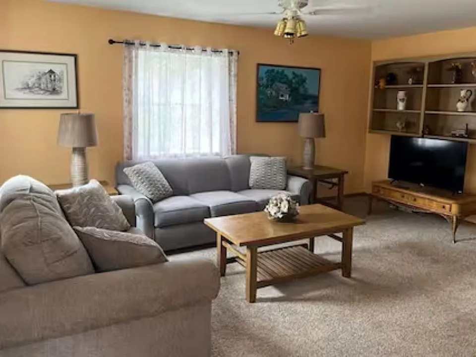 108 Woodview Ln #2