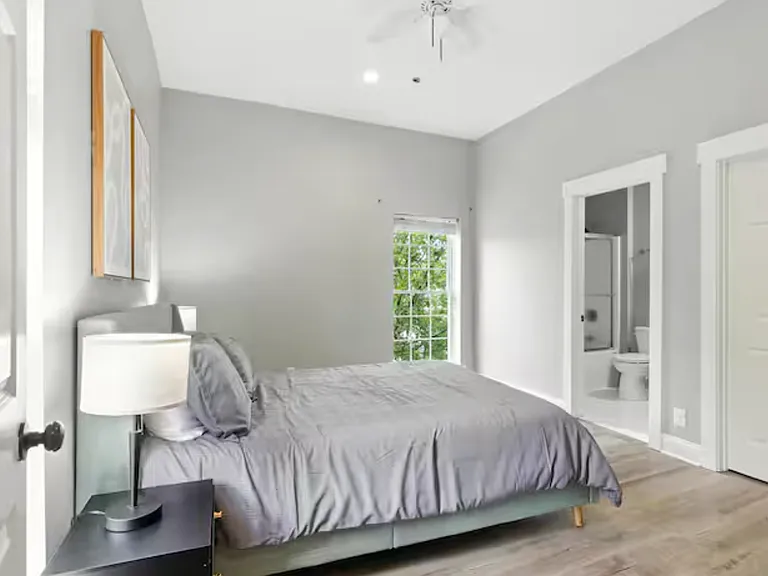 492 N Thomas St — Photo 2