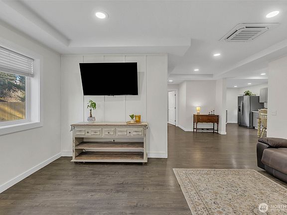 4th image of 212 7th Street