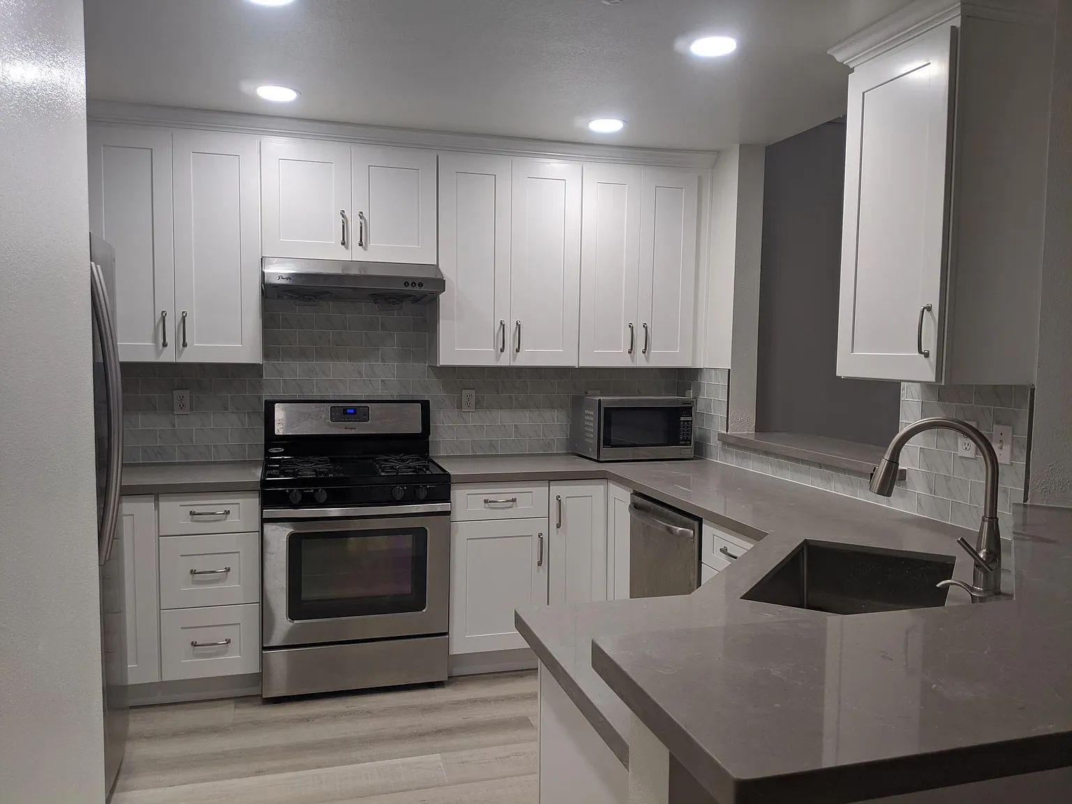 2 bed, 1058 sqft, $3,600 — Photo 4