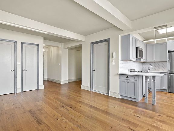2nd image of 200 W 108th St APT 15E