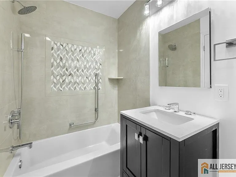13 Canterbury Dr #13E — Photo 20