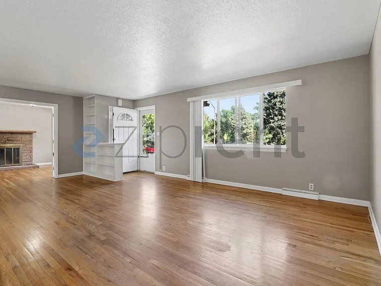 633 E Stuart St — Photo 6