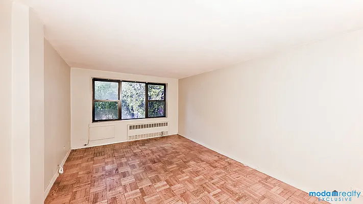 Sold by Moda Realty | media 13