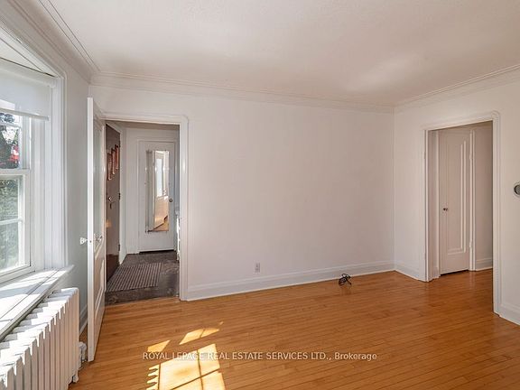 4th image of 8 Macpherson Ave