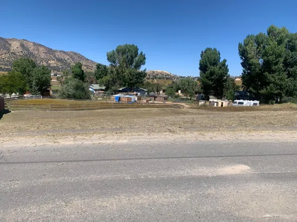 20325 Sears Dr #213, Tehachapi, CA 93561