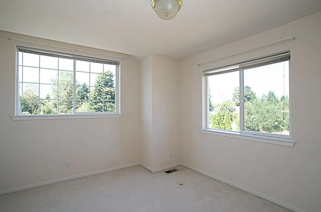 4 bed, 2.5 bath, 2210 sqft, $3,990 — Photo 4