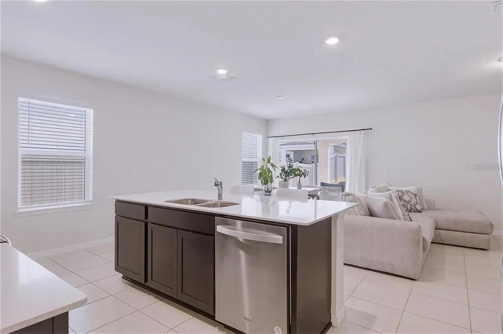 4 bed, 2.0 bath, 1531 sqft, $2,400 — Photo 4