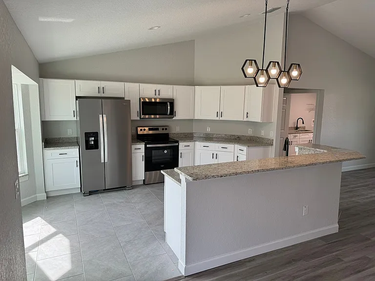 2690 SE 75th Blvd — Photo 3