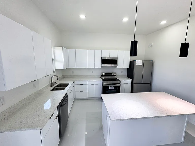 4206 NW 32nd Ln — Photo 4