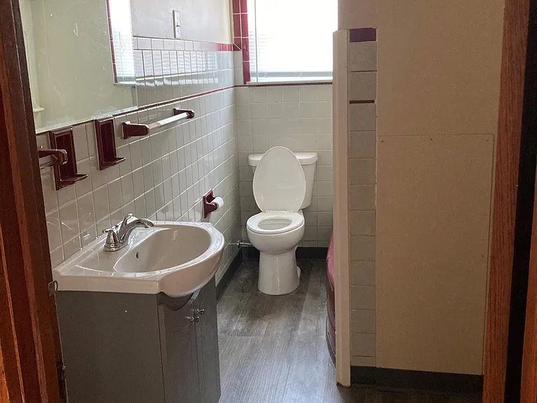 1st Floor bathroom