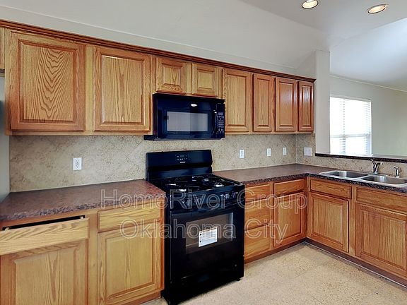 4th image of 612 S Kaylee Ln