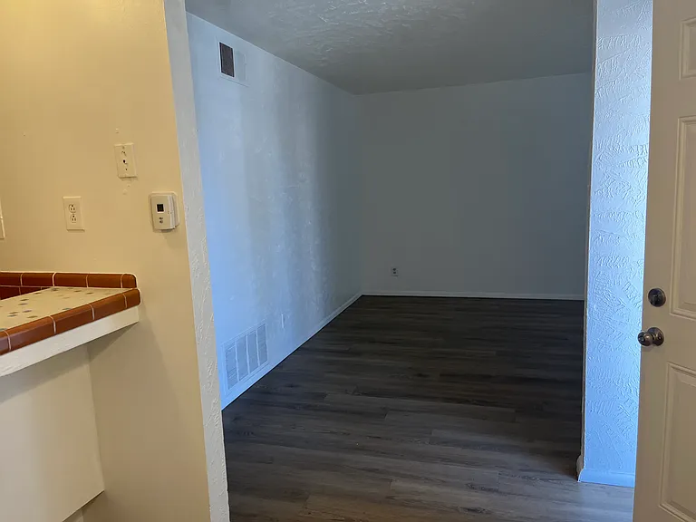 Modern & Spacious 1 Bedroom Apts - Quality SE Community — Photo 34