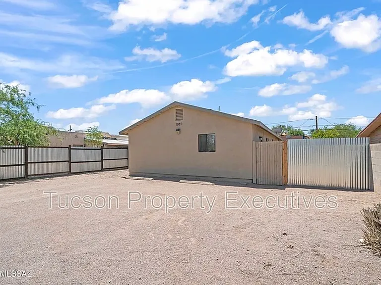 1107 W Sonora St #1 — Photo 32