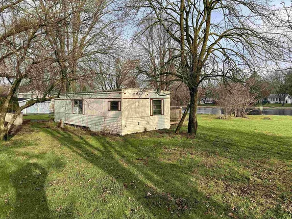 329 Sunrise Court, Edgerton, WI 53534
