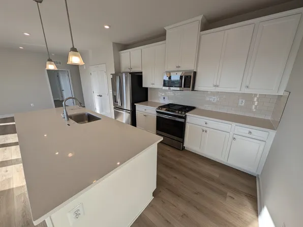 4395 Peach Lily Ln Unit 324, Chantilly, VA 20151