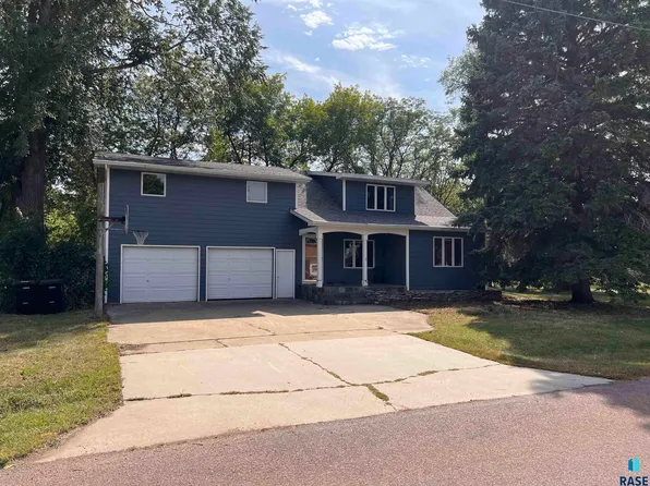 209 E Washington St, Marion, SD 57043