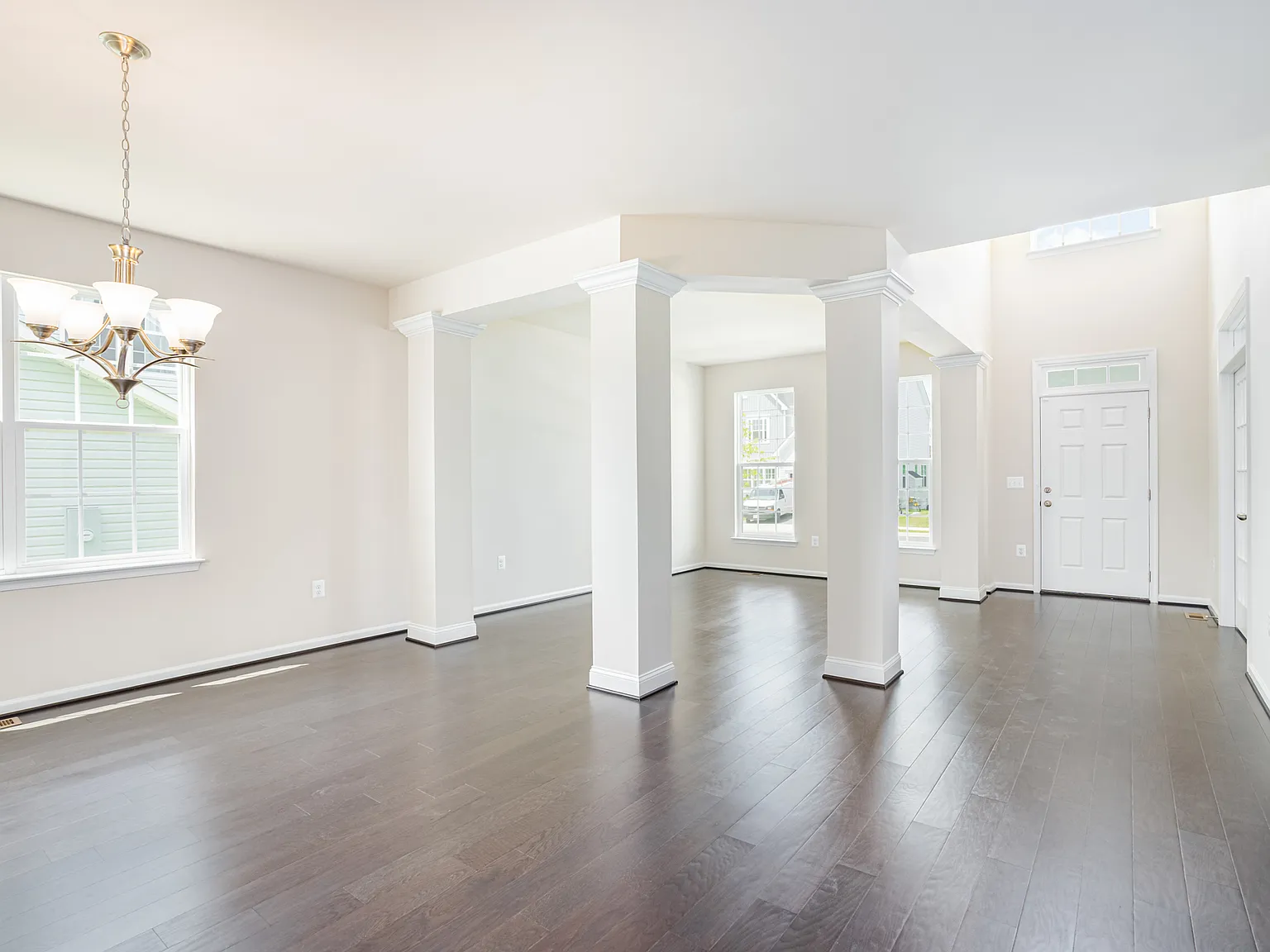 5 bed, 4.5 bath, 3830 sqft, $3,350 — Photo 3