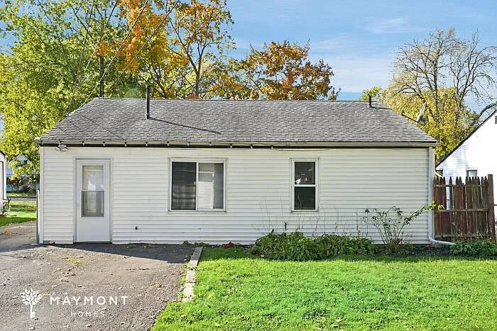 3 bed, 1.0 bath, 864 sqft, $1,395 — Photo 3
