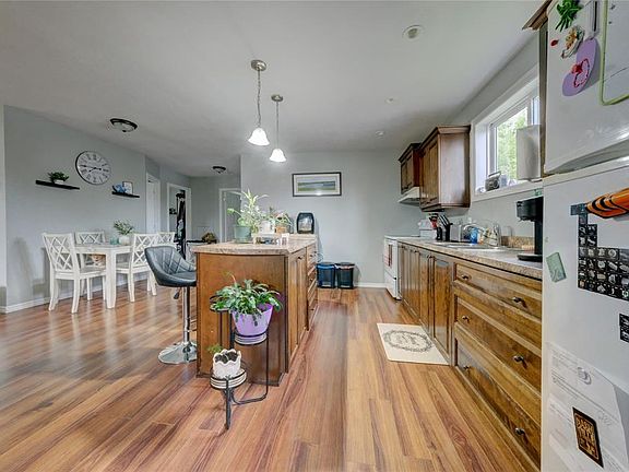 4th image of 18A Forest Road