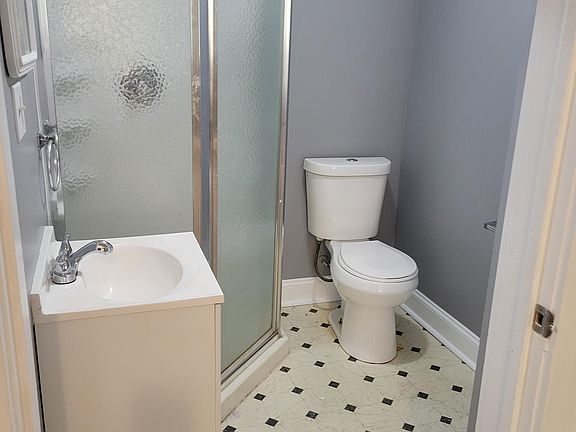 5th image of 3127 McGee St APT 1N