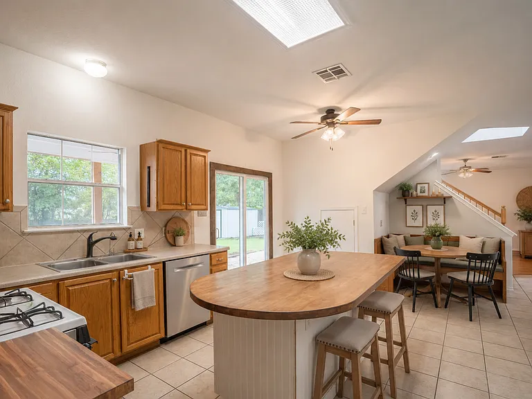 1622 Abbey Ln — Photo 25