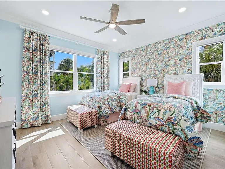 113 Aqua Ln — Photo 41