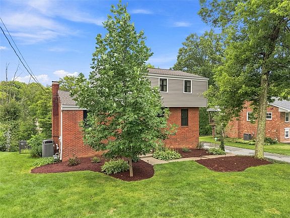2nd image of 411 Laurel Dr