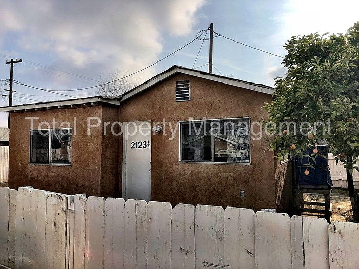 2121 1/2 Dairy Ave Corcoran CA Zillow