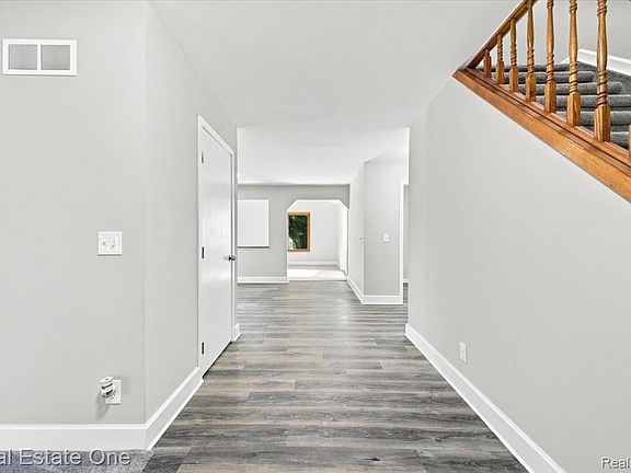 4th image of 2931 Wisconsin Rd