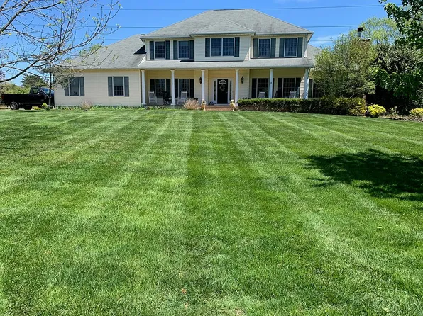 6 Twin Ponds Trl, Colts Neck, NJ 07722