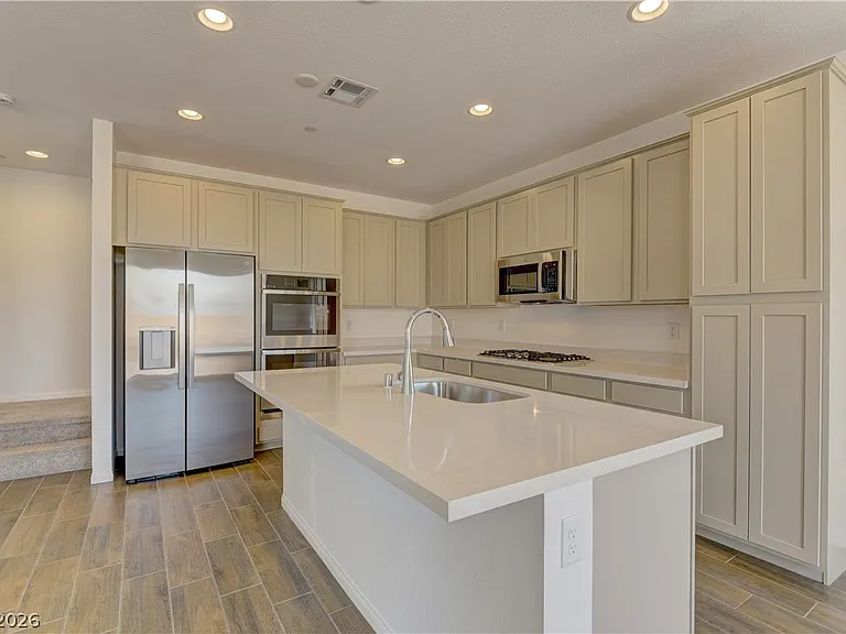 5174 Olga Manor Ave — Photo 5