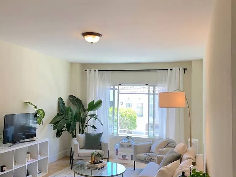2240 Bay St — Photo 13